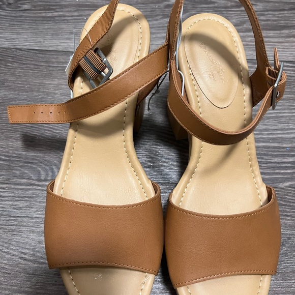 COPY - Woman’s sandals size 11 - Picture 3 of 5